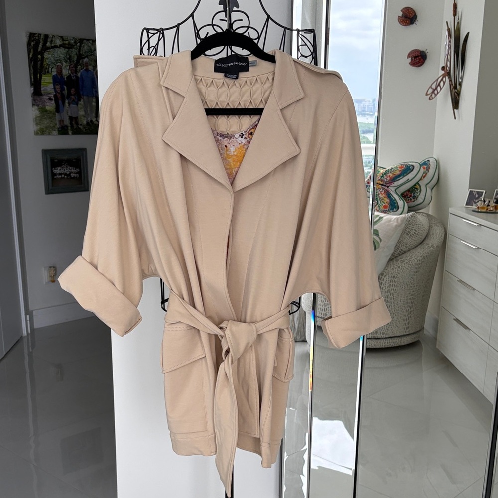 Chic Beige Jacket with Tie Belt